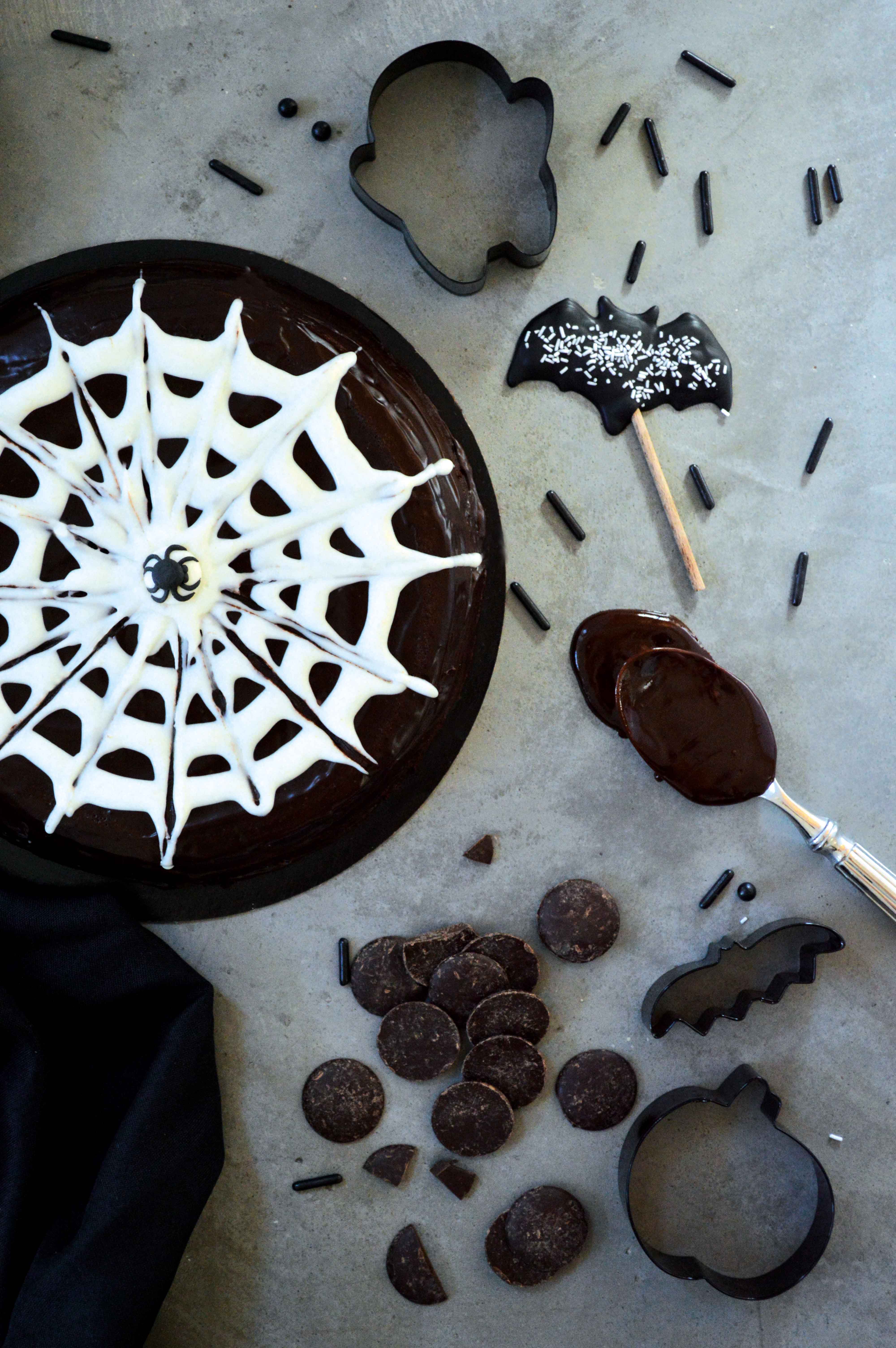 Gâteau Halloween toile d'araignée